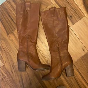 *Like new* GB knee high boots size 6!